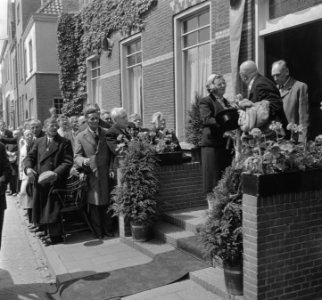 Koningin Juliana en prins Bernhard brengen een bezoek aan 15 gemeentes in oostel, Bestanddeelnr 906-4745
