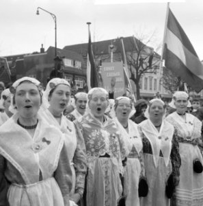 Koninklijk bezoek aan Groningen en Friesland (reportage), Bestanddeelnr 913-8916