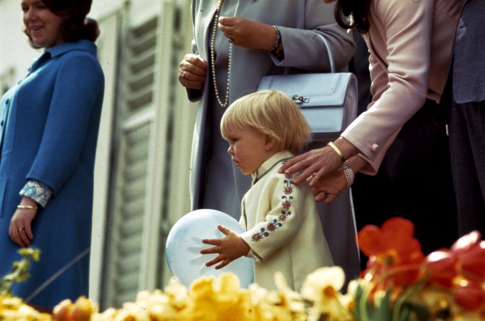 Koninginnedag Prins Willem Alexander met ballon, Bestanddeelnr 254-8466
