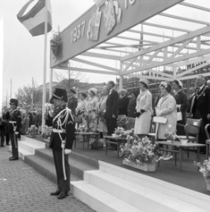 Koninklijk bezoek aan Groningen en Friesland (reportage), Bestanddeelnr 913-8915