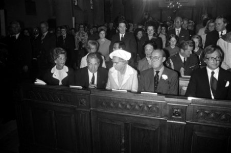 Koningin Juliana en prins Bernhard bij kerkdienst in Utrecht t.g.v. het 25-jarig, Bestanddeelnr 927-1697