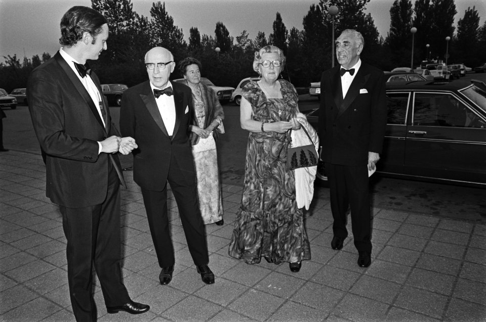 Koningin Juliana en Prins Bernhard bij galavoorstelling World Wild Life Fund in , Bestanddeelnr 928-5647