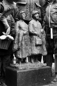 Koninginnen, beeldhouwwerken, stadsvernieuwing, burgemeesters, Beatrix, koningin, Bestanddeelnr 932-5495