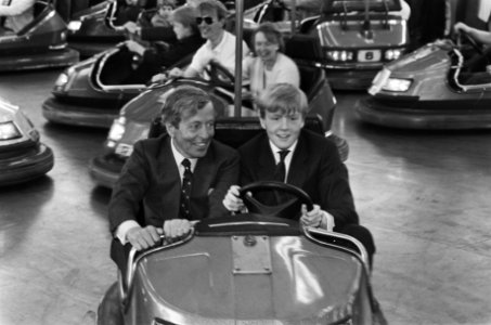 Koninginnedag 1984 in Den Haag Prins Claus met zoon Willem Alexander in botsau, Bestanddeelnr 932-9496