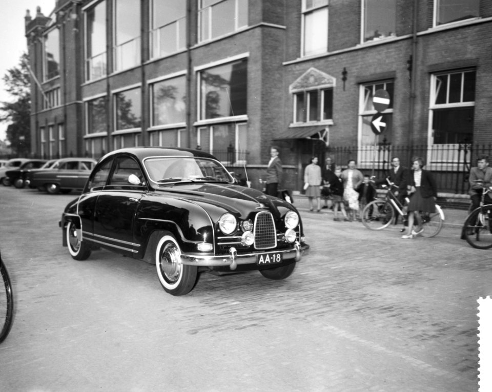 Koningin Juliana bezoekt prins Bernhard in het ziekenhuis te Utrecht, Bestanddeelnr 911-3068