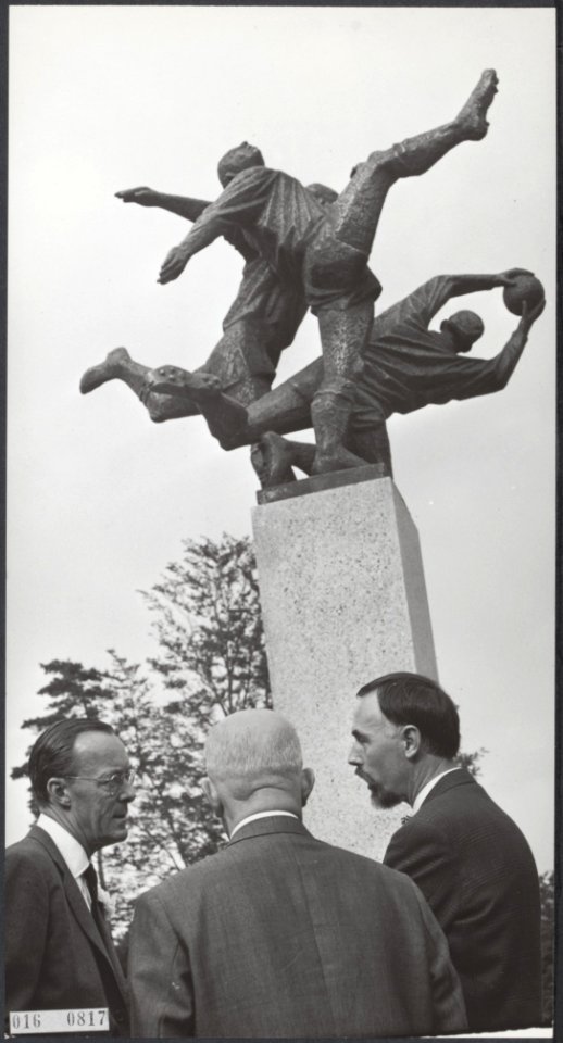 Koninklijk huis, prinsen, openingen, beelden, Bernhard, prins, Knvb-Sportcentrum, Bestanddeelnr 016-0817
