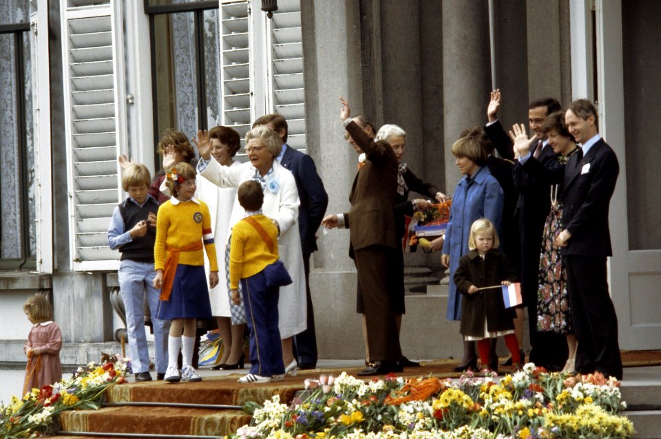 Koninginnedag 1978, defile Soestdijk defilerenden bij Koninklijke Familie, Bestanddeelnr 254-9985
