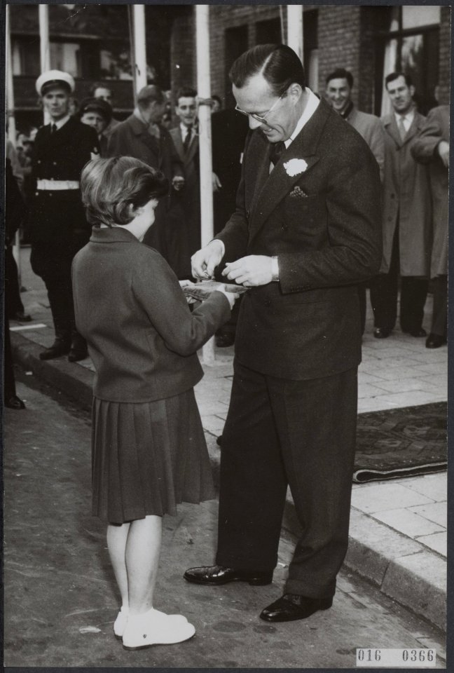 Koninklijk huis, prinsen, openingen, gebouwen, kinderen, sleutels, Bernhard, pri, Bestanddeelnr 016-0366