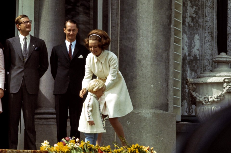 Koninginnedag nr. 1 jongetje met balonnen, nr. 2 Prins Carel Hugo , Pr. Ire, Bestanddeelnr 254-8457