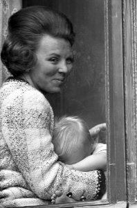 Koninginnedag. Prinses Beatrix met prins Willem Alexander, Bestanddeelnr 921-3003