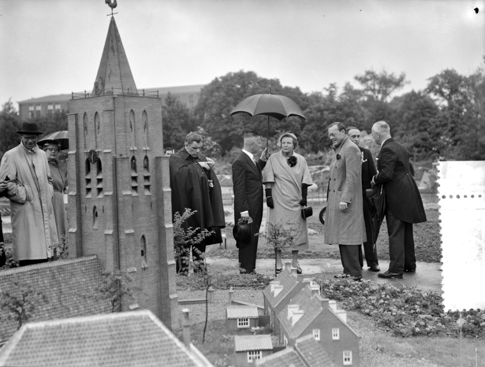 Koningin Juliana bezoekt Miniatuur Walcheren in Middelburg, Bestanddeelnr 906-5469