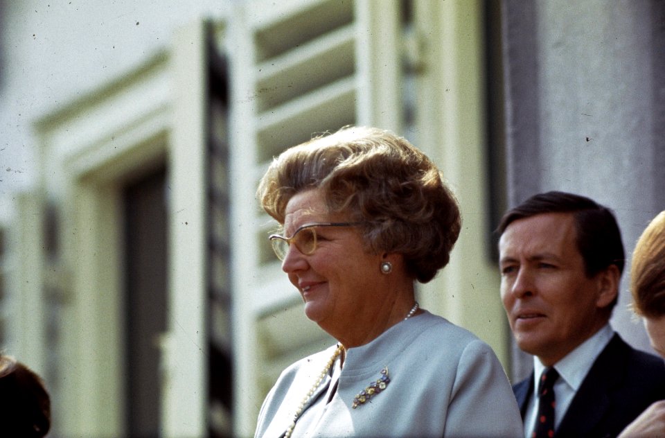 Koninginnedag 1969, bordes Paleis Soestdijk koningin Juliana , kop, Bestanddeelnr 254-8554