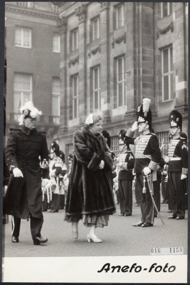 Koninklijk huis, prinsen, koninginnen, recepties, erewachten, Bernhard, prins, J, Bestanddeelnr 016-1158