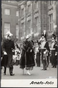 Koninklijk huis, prinsen, koninginnen, recepties, erewachten, Bernhard, prins, J, Bestanddeelnr 016-1158