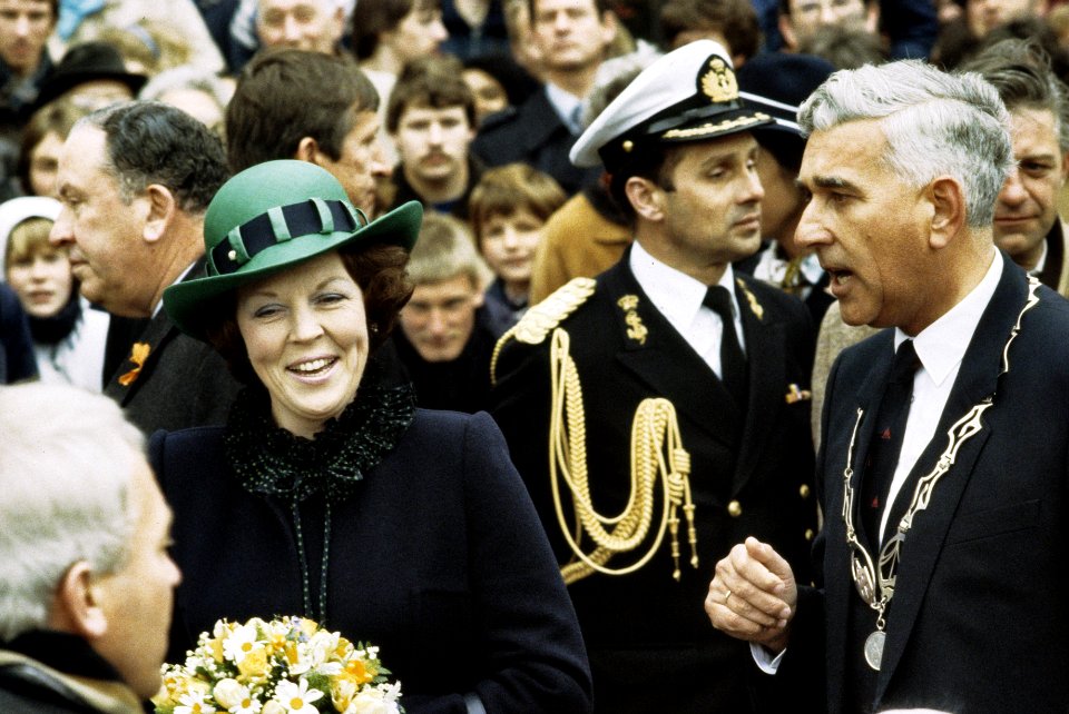 Koninginnedag Koninklijke Familie bezoekt Harlingen en Zuidlaren nr. 21a Kon, Bestanddeelnr 253-8709