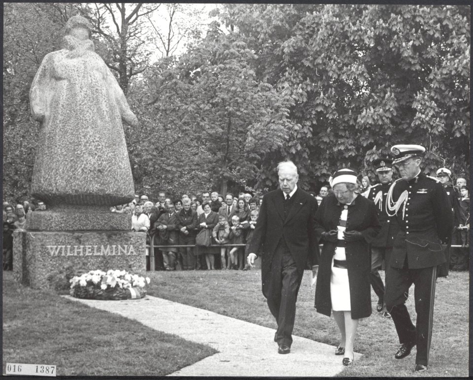 Koninklijk huis, prinsen, koninginnen, onthullingen, standbeelden, , , Westerkad, Bestanddeelnr 016-1387
