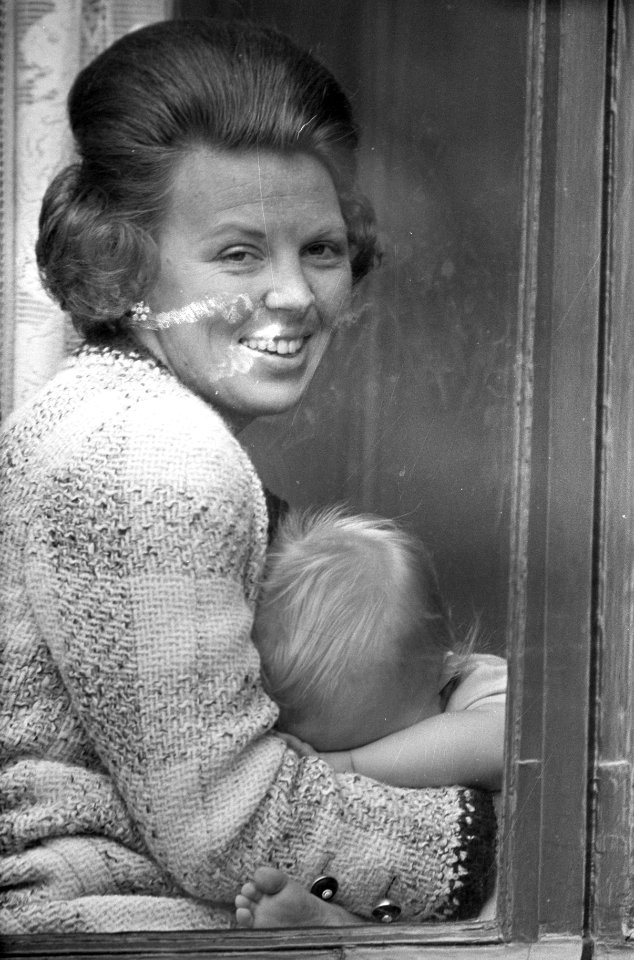 Koninginnedag. Prinses Beatrix met prins Willem Alexander, Bestanddeelnr 921-3006
