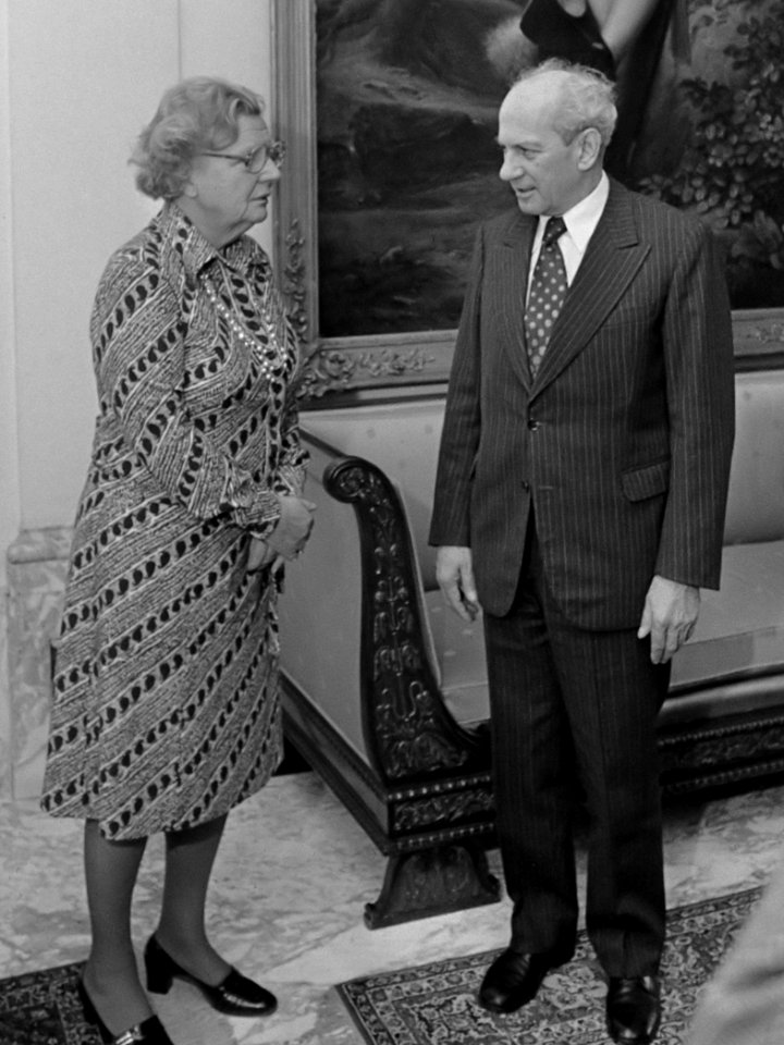 Koningin Juliana en Miloš Minić (1975)