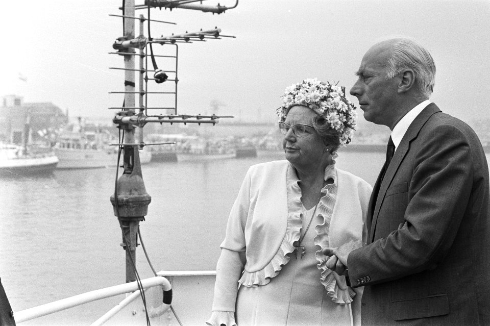 Koningin Juliana en minister Bakker, Bestanddeelnr 924-5778