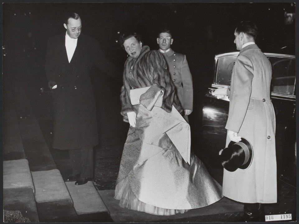 Koninklijk huis, prinsen, koninginnen, galas, Bernhard, prins, Juliana, koningin, Bestanddeelnr 016-1195