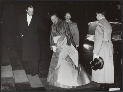 Koninklijk huis, prinsen, koninginnen, galas, Bernhard, prins, Juliana, koningin, Bestanddeelnr 016-1195