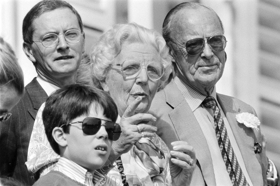 Koninginnedag 1987 deel Koninklijke familie op bordes Soestdijk, Bestanddeelnr 933-9684