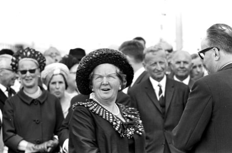 Koningin Juliana en minister P. Bogaers, Bestanddeelnr 919-2748