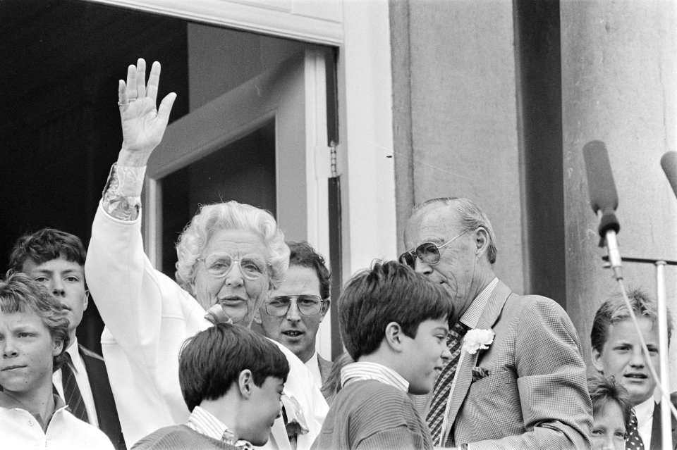Koninginnedag 1987 Prinses Juliana en Prins Bernhard nemen afscheid van publiek, Bestanddeelnr 933-9668