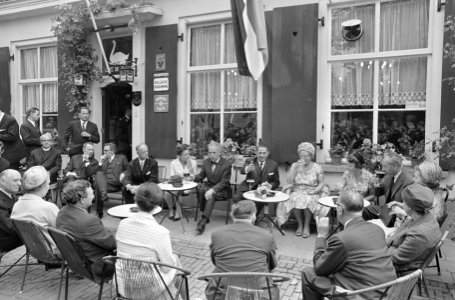 Koningin Juliana en prins Bernhard brachten bezoek aan vierde Lustrum van de Gro, Bestanddeelnr 919-3400