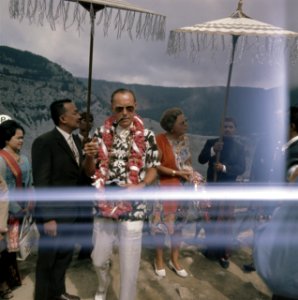 Koningin Juliana en prins Bernhard bij de vulkaan Tangkuban Perahu bij Bandung, Bestanddeelnr 254-9041