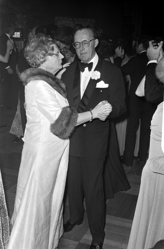 Koningin Juliana en Prins Bernhard bij galadiner in Hilton, Amsterdam koningin , Bestanddeelnr 928-4143