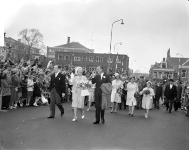Koninklijk bezoek aan Groningen (naar de Grote Markt ), Bestanddeelnr 913-8854