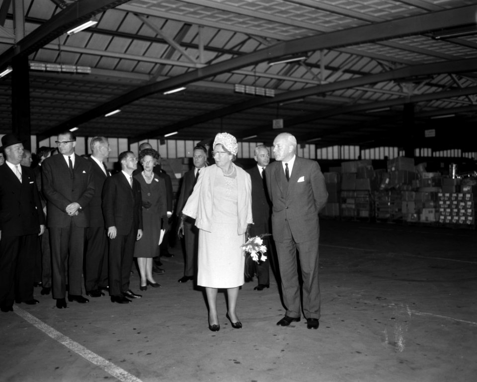 Koningin Juliana een dag te gast bij de NS tgv 125-jarig bestaan, Hare Majest, Bestanddeelnr 916-9257