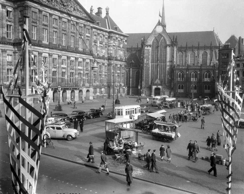 Koninginnedag in Amsterdam op de Dam, Bestanddeelnr 906-4354