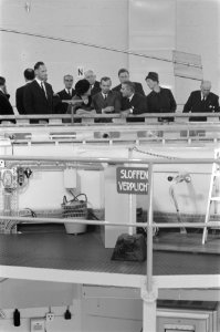 Koningin Juliana brengt een bezoek aan het Reactor-centrum te Petten, Bestanddeelnr 914-5226