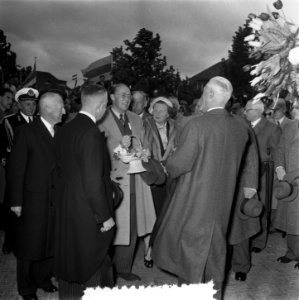 Koningin Juliana en prins Bernhard bezoeken de Kaasmarkt te Woerden, Bestanddeelnr 906-4758