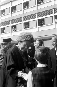 Koningin Juliana en Prins Bernhard bezoeken Technische Hogeschool Twente te En, Bestanddeelnr 916-8748