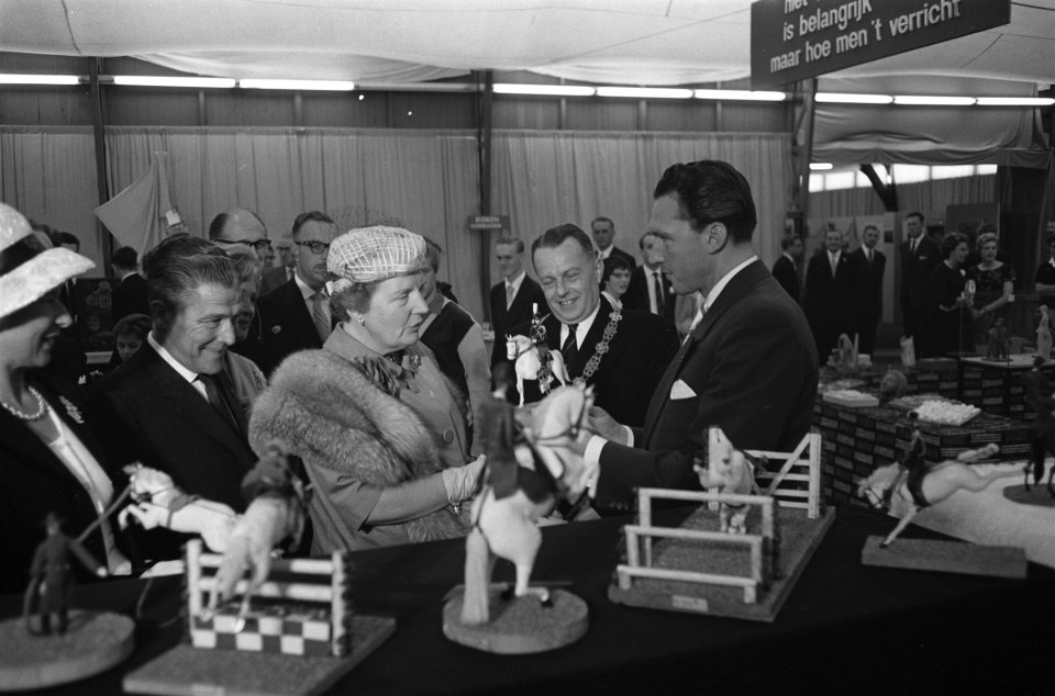 Koningin Juliana bezoekt Nu .... Breda 61 , Bestanddeelnr 912-7572