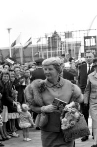 Koningin Juliana bezoekt Nu .... Breda 61 , Bestanddeelnr 912-7571