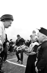 Koningin Juliana bezoekt Urkr, Bestanddeelnr 921-3436