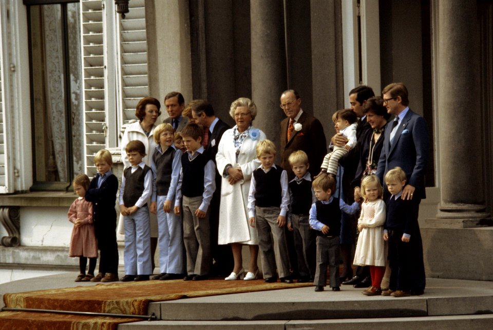 Koninginnedag 1978, defile Soestdijk gehele Koninklijke Familie op bordes, Bestanddeelnr 254-9986