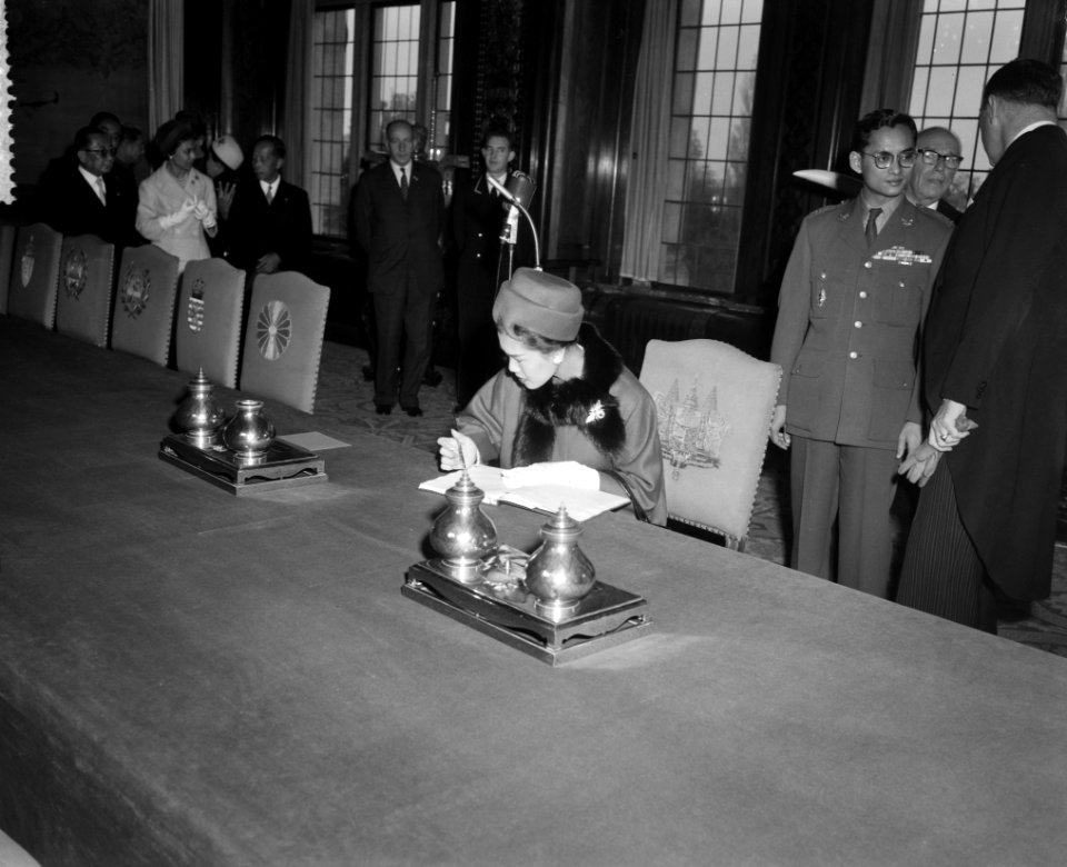 Koningspaar van Thailand bezoekt het Vredespaleis, Bestanddeelnr 911-7165