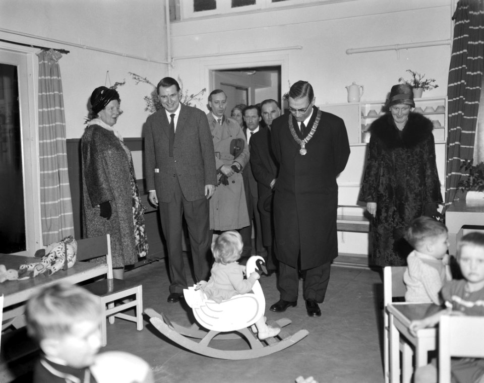 Koningin Juliana bezoekt Ons Huis, Bestanddeelnr 913-4851