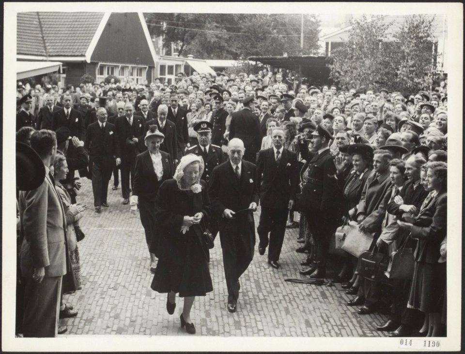 Koningin Juliana bezoekt medische tentoonstelling in de jaarbeurs, Bestanddeelnr 014-1190