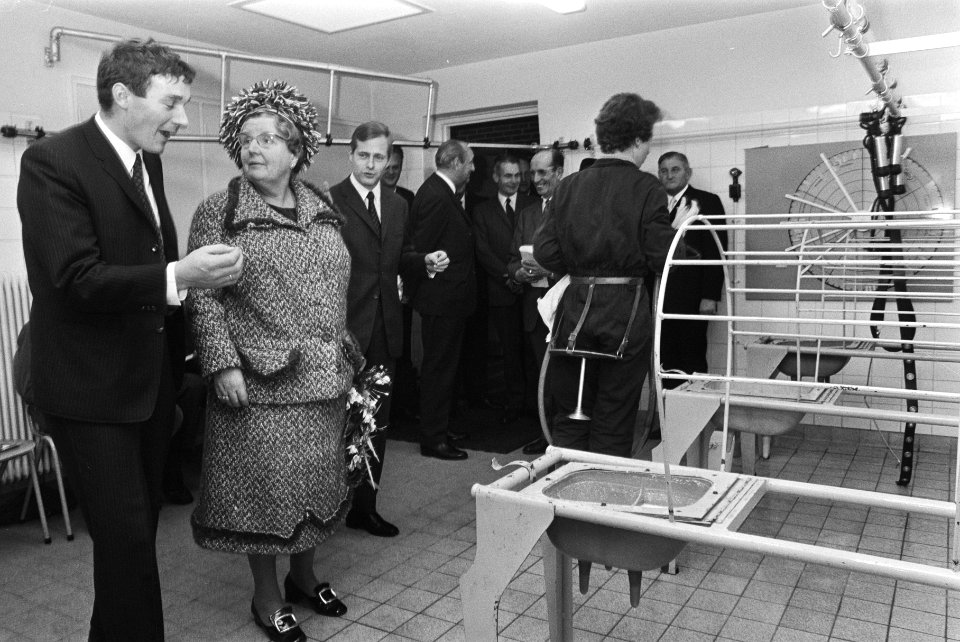 Koningin Juliana brengt werkbezoek aan Zuidelijk Westerkwartier in Groningen ko, Bestanddeelnr 924-0653