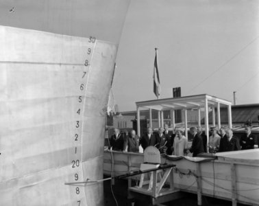 Koningin Juliana is aanwezig bij de tewaterlating van de Rotterdam bij de RDM, Bestanddeelnr 909-8496