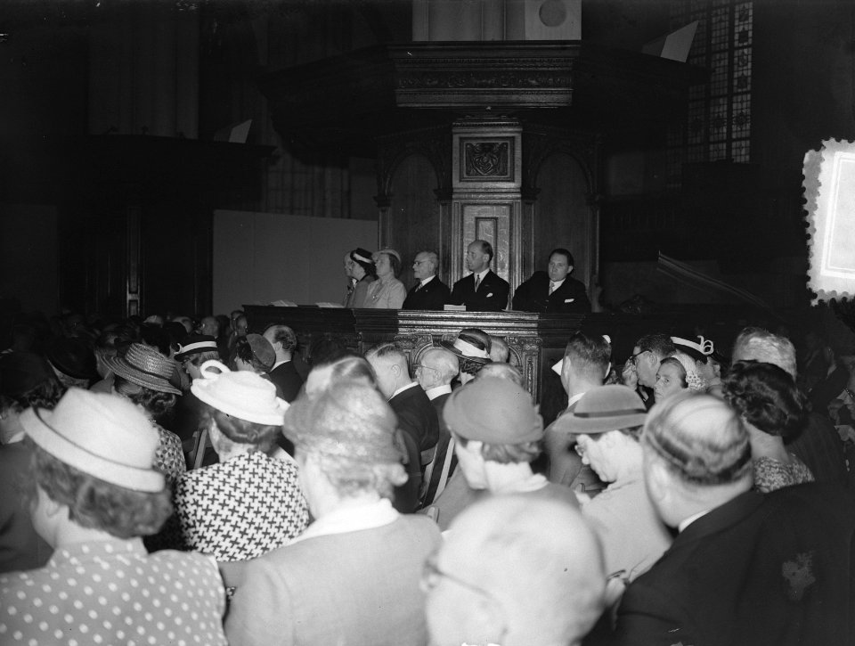 Koningin Juliana is in de Nieuwe Kerk te Amsterdam ter gelegenheid van 50 jarig , Bestanddeelnr 904-7628