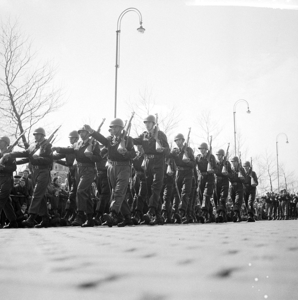 Koninginnedag 1964, parade, Bestanddeelnr 916-3777