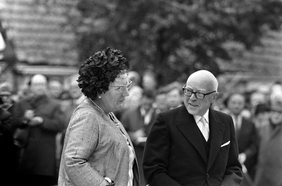 Koningin Juliana en de heer A. Holkema, Bestanddeelnr 919-2938