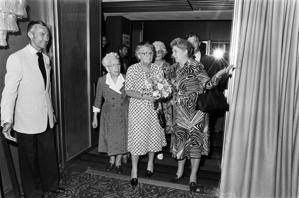 Koningin Juliana is aanwezig bij het 25e Wereldcongres 'Femmes chefs d'enterpri…, Bestanddeelnr 929-2287